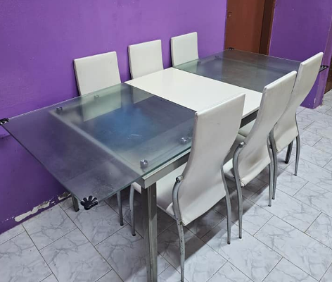 Dining table for sale