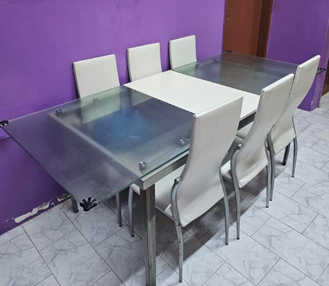 Dining table for sale