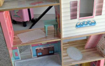 Doll house for sale