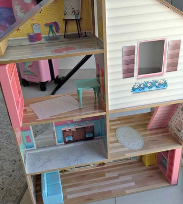 Doll house for sale