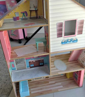 Doll house for sale