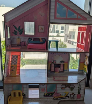 Doll house for sale