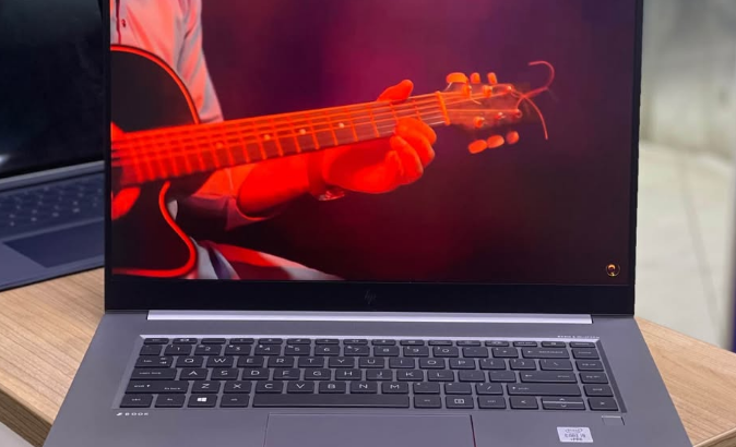 HP ZBOOK STUDIO MOBILE WORKSTATION G7 core i9
