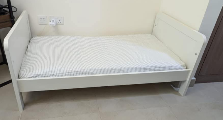 Mama and papa bed for sale