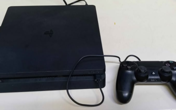 PS4 slim with 1 cd and controller for sale