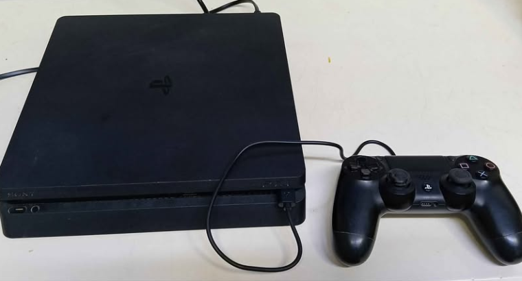 PS4 slim with 1 cd and controller for sale