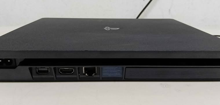 PS4 slim with 1 cd and controller for sale