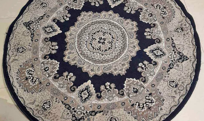 Round carpet 1.5 meter by 1.5 meter for sale