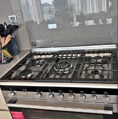 SIEMENS Brand 5 Burner Gas Cooker For Sale
