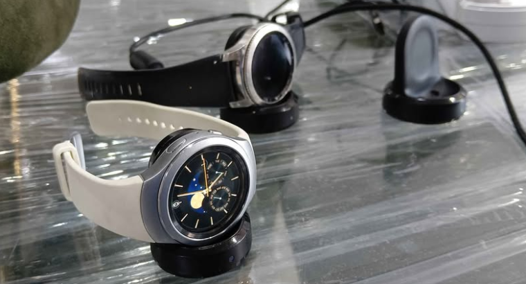 Samsung gear S3 and S2 with charger for sale