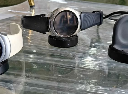 Samsung gear S3 and S2 with charger for sale