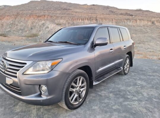 Lexus LX570 full option 2013 Gcc for sale