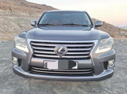 Lexus LX570 full option 2013 Gcc for sale