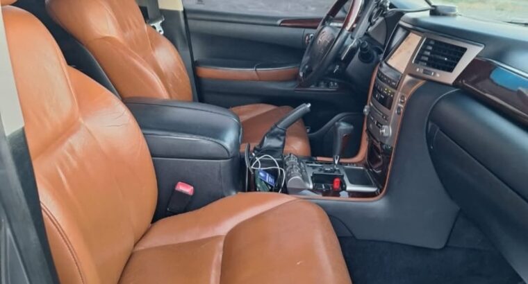 Lexus LX570 full option 2013 Gcc for sale