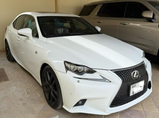 Lexus is350 F sport 2016 Gcc for sale