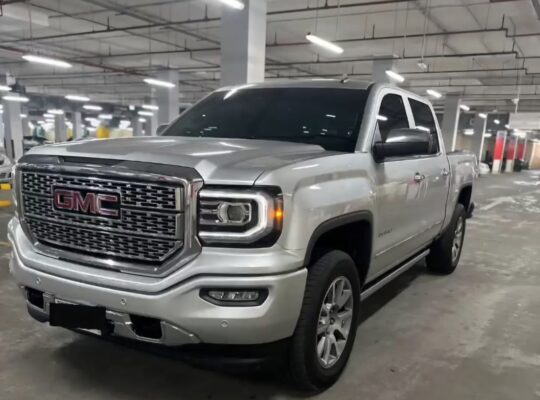 Gmc sierra Denali 2018 Gcc full option for sale