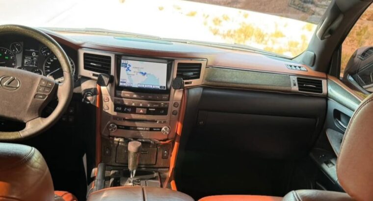 Lexus LX570 full option 2013 Gcc