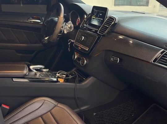 Mercedes GLE63s full option 2018 Gcc for sale