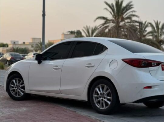 Mazda 3 mid option 2015 Gcc for sale