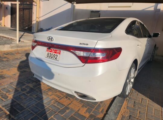 Hyundai Azira 2013 Gcc full option for sale