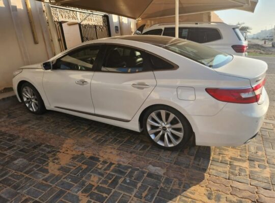 Hyundai Azira 2013 Gcc full option for sale