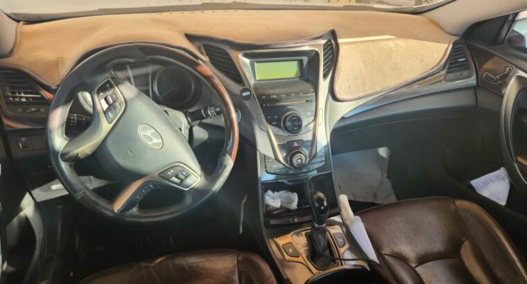 Hyundai Azira 2013 Gcc full option for sale