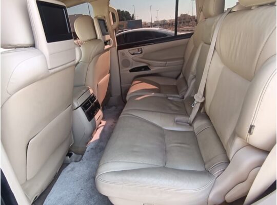 Lexus LX570 full option 2014 Gcc for sale