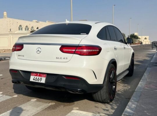 Mercedes GLE43 AMG full option 2017 Gcc