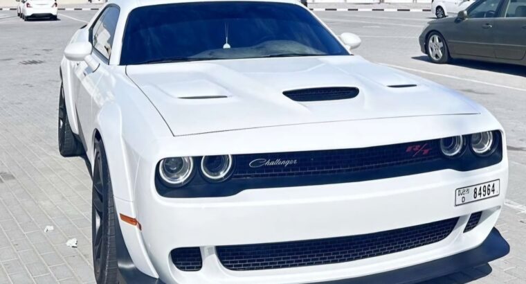 Dodge Challenger wide body 6.4L 2020 full option