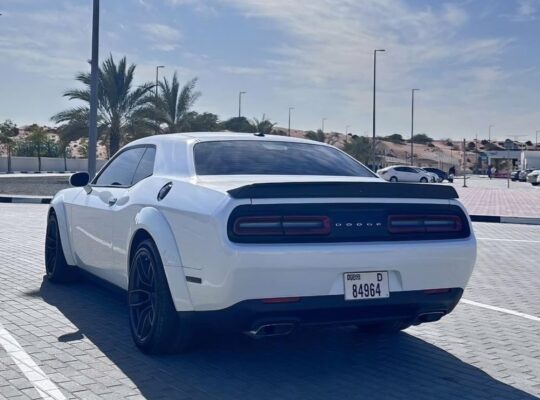 Dodge Challenger wide body 6.4L 2020 full option