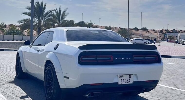 Dodge Challenger wide body 6.4L 2020 full option