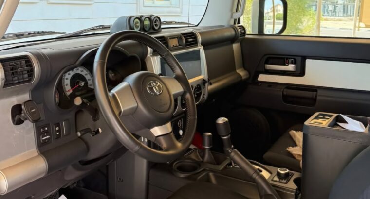 Toyota Fj Cruiser GXR 2022 full option Gcc for sal