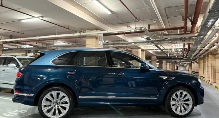 Bentley Bentayga Azure 2023 Gcc fully loaded