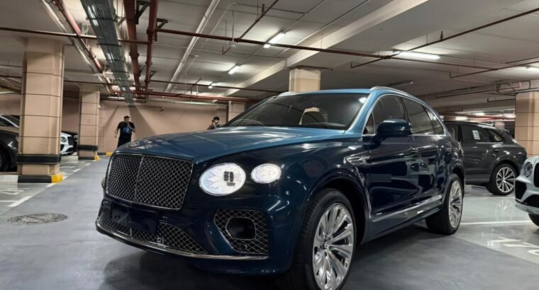 Bentley Bentayga Azure 2023 Gcc fully loaded