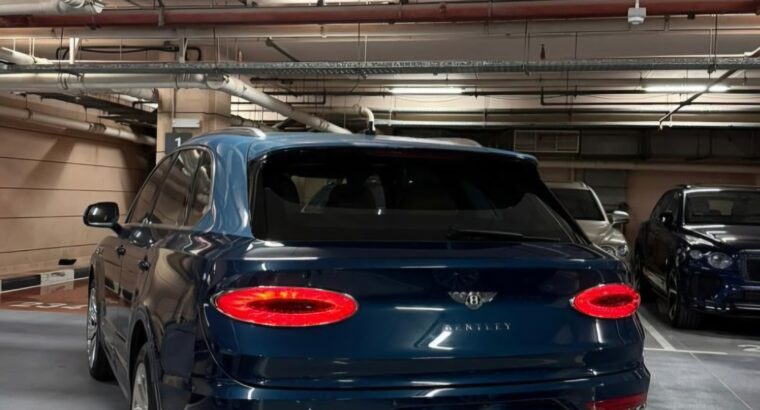 Bentley Bentayga Azure 2023 Gcc fully loaded
