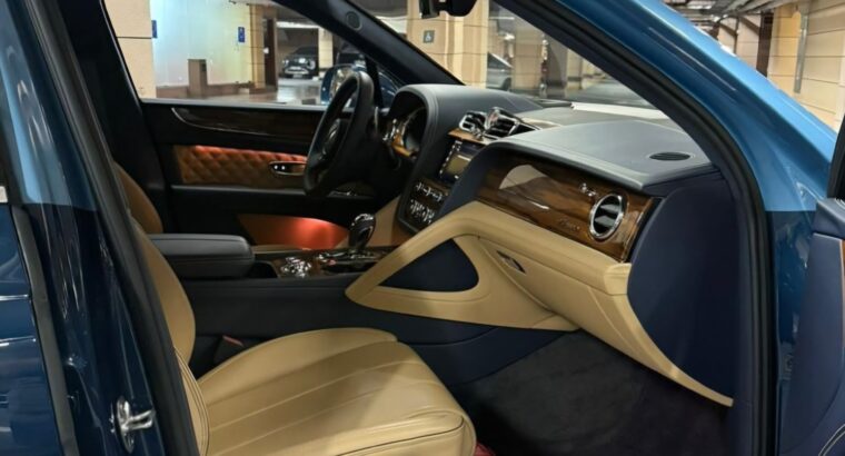 Bentley Bentayga Azure 2023 Gcc fully loaded