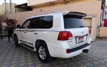 Toyota Land cruiser VXR 5.7L full option 2015 Gcc