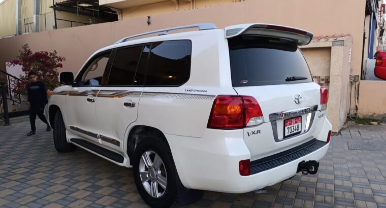 Toyota Land cruiser VXR 5.7L full option 2015 Gcc