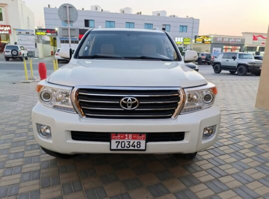 Toyota Land cruiser VXR 5.7L full option 2015 Gcc