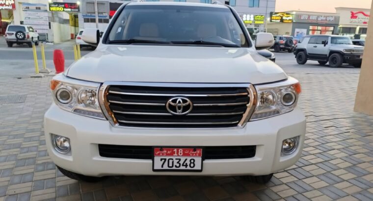 Toyota Land cruiser VXR 5.7L full option 2015 Gcc