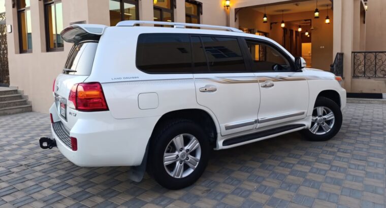 Toyota Land cruiser VXR 5.7L full option 2015 Gcc