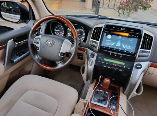 Toyota Land cruiser VXR 5.7L full option 2015 Gcc