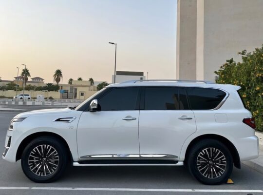 Nissan Patrol platinum 2022 full option Gcc