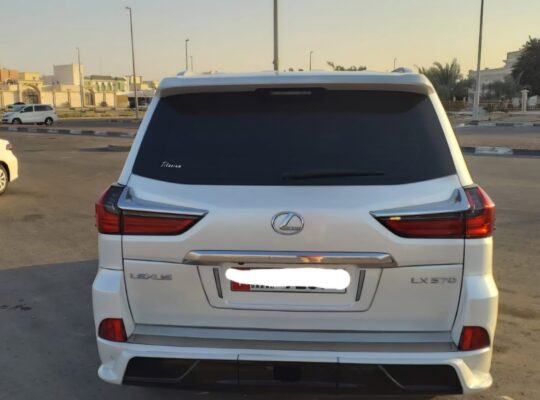 Lexus LX570 full option 2020 signature Gcc for sal