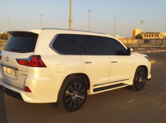 Lexus LX570 full option 2020 signature Gcc for sal