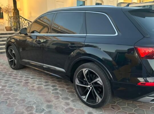 Audi Q7 S line 2020 full option Gcc for sale