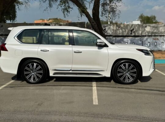 Lexus LX570 2016 Gcc full option for sale