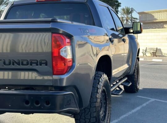 Toyota Tundra sport 5.7L 2017 USA imported