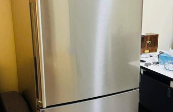 Seimens IQ 700 top fredge bottom freezer for sale