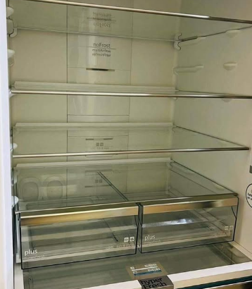 Seimens IQ 700 top fredge bottom freezer for sale